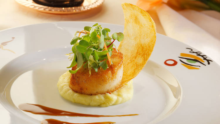 Picasso signature dishes Pan-Seared Scallops
Roasted Pigeon
Warm Quail Salad